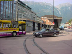 Taxler blockiert Spur